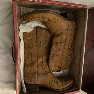 Lucchese boots size 9.5 tan with fire design
